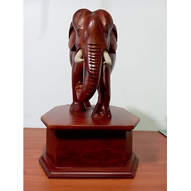 ලී බේස් එක සහිත ලී ඇතා