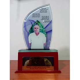 ලී බේස් එක සහිත වීදුරු සමරු තිලිණය