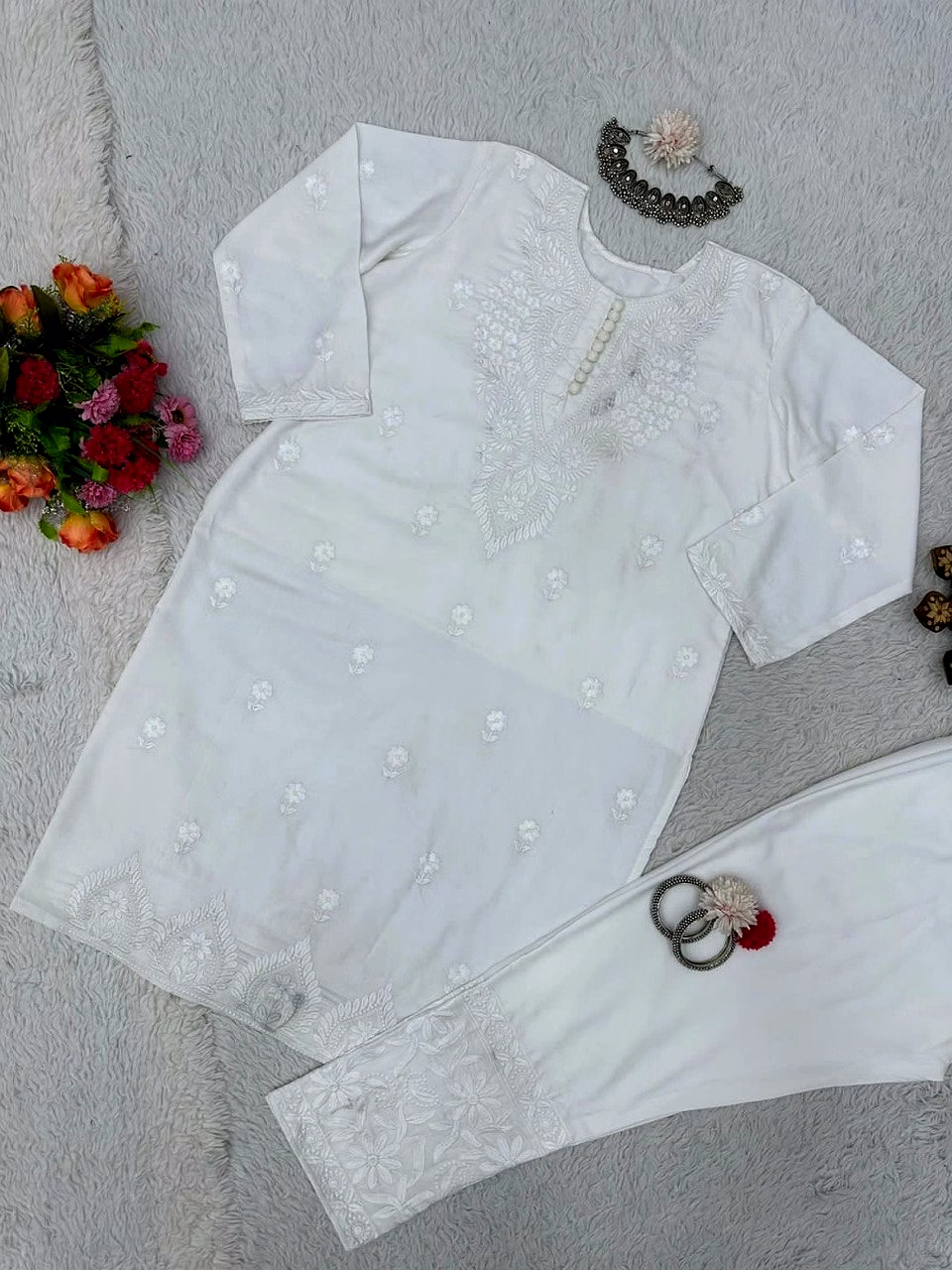 ynf 💃🏻💃🏻 elegant muslin suit with thred work, 40" length, 0.700 grm weight, size up to 42 (free size) and 👖👖 stylish havy reyon pent with thred work, 40" length, full stiched with elastic (up to 42) size