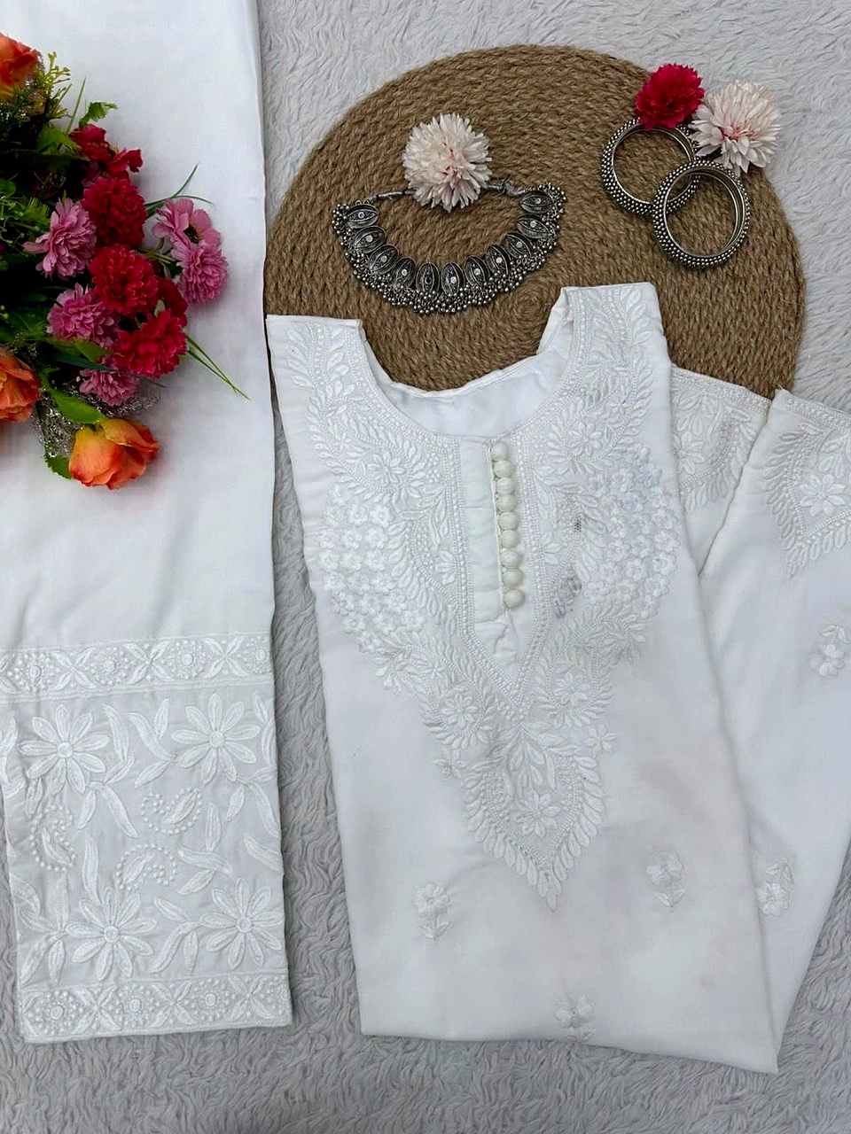 💃🏻💃🏻 Elegant Muslin Suit with Thred Work, 40" Length, 0.700 GRM Weight, Size up to 42 (Free size) and 👖👖 Stylish Havy Reyon Pent with Thred Work, 40" Length, Full Stiched with Elastic (up to 42) Size image 3