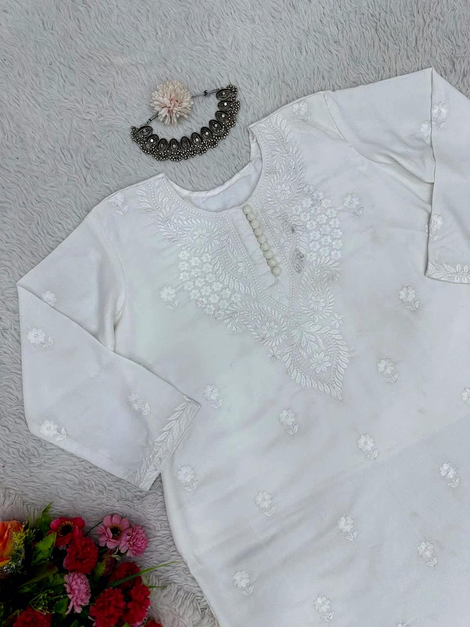 💃🏻💃🏻 Elegant Muslin Suit with Thred Work, 40" Length, 0.700 GRM Weight, Size up to 42 (Free size) and 👖👖 Stylish Havy Reyon Pent with Thred Work, 40" Length, Full Stiched with Elastic (up to 42) Size image 4