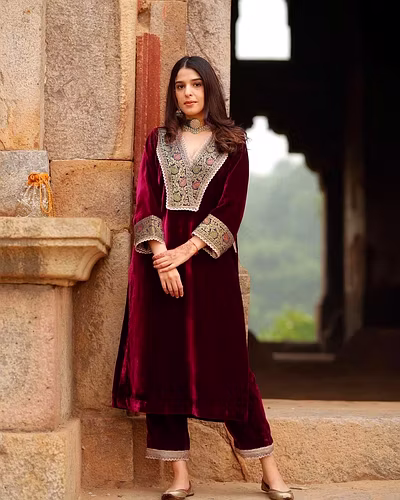Velvet Suit with Jacquard Lace Work, 0.750 KG, M(38)-XL(42), Side Pocket, Velvet Pent, Lace Work, Full Stiched, Elastic (up to 42)-Wine-XL-1