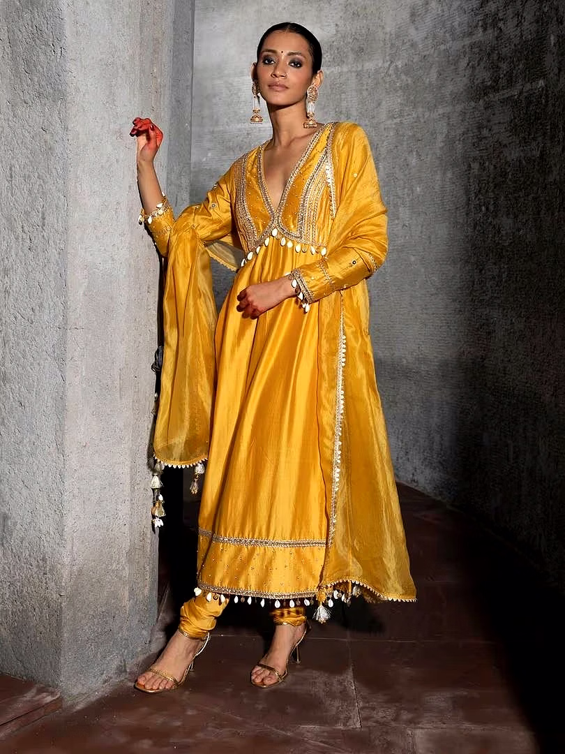 Elegant Rangoly Silk Ensemble with Kodi Embroidery & Organza Dupatta image 3