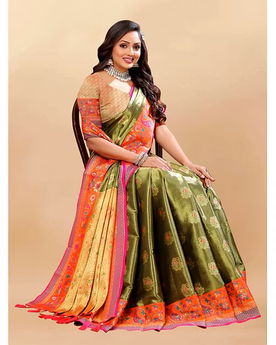Soft Kanjivaram Silk Saree with Rich Zari Weaving and Tassel-Embellished Pallu-Green-1