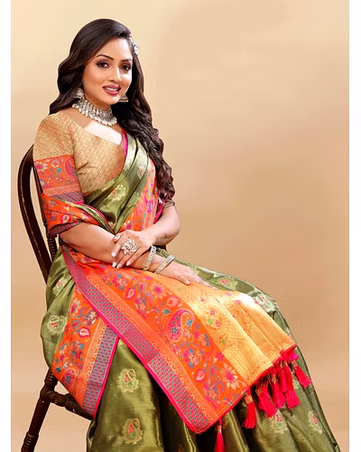 Soft Kanjivaram Silk Saree with Rich Zari Weaving and Tassel-Embellished Pallu-Green-3