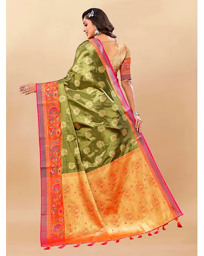 Soft Kanjivaram Silk Saree with Rich Zari Weaving and Tassel-Embellished Pallu-Green-4