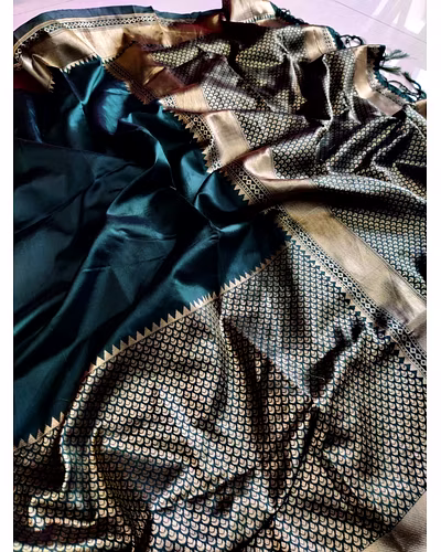Trendy Soft Lichi Silk Saree with Golden Jari, Grand Pallu &amp; Jaquard Blouse Piece-Green-4