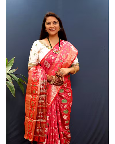 Kanchipuram Handloom Pure Silk Saree with Gold Jari and Pink Border-Peach-2