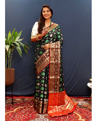Kanchipuram Handloom Pure Silk Saree with Gold Jari and Pink Border-PCFPure2-Black