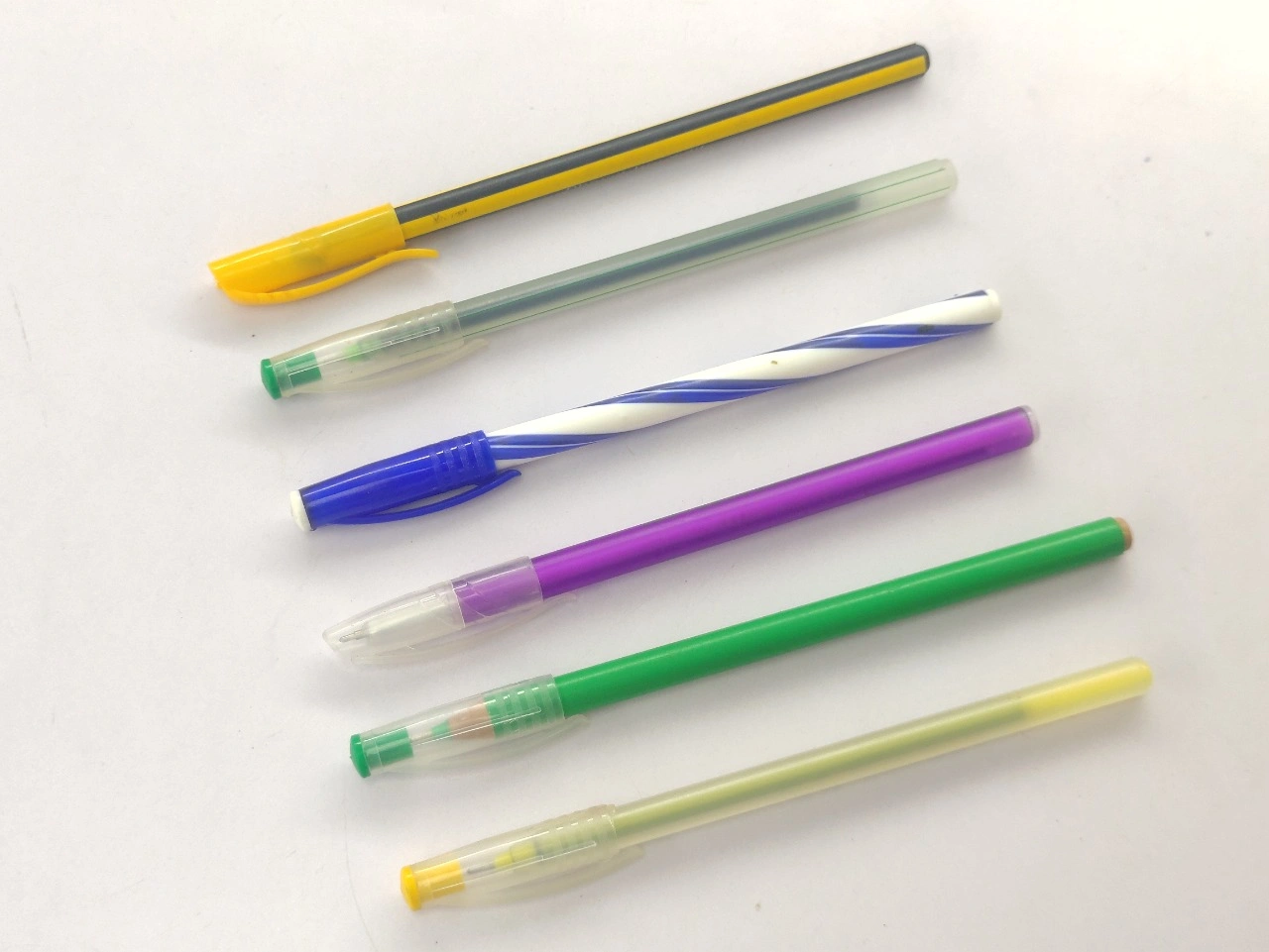 USE AND THROW BALL PENS-12617426