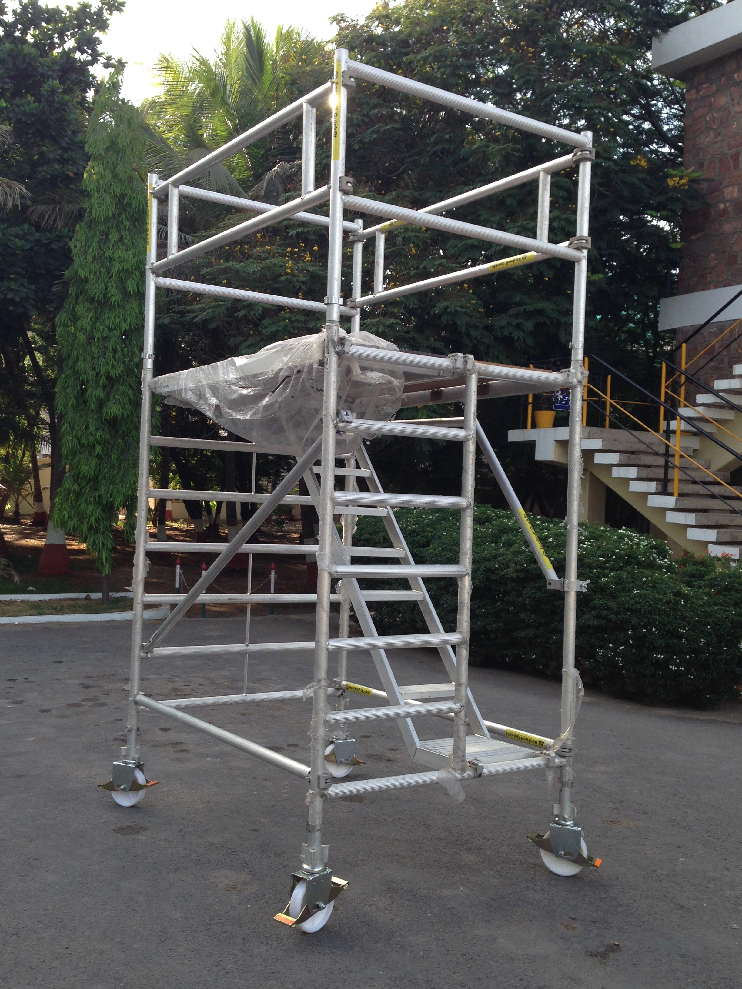 Low Reach Aluminium Scaffolding-12624542