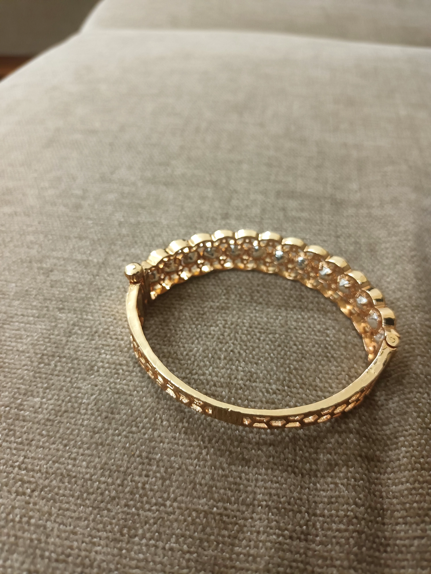 Openable bracelet-2