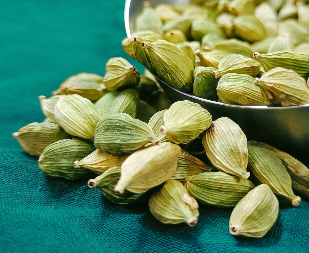 GREEN CARDAMOM-1