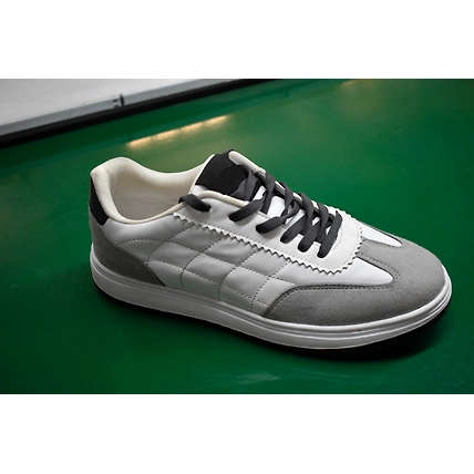 SNEAKERS-3