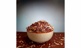 DRIED ONION FLAKES