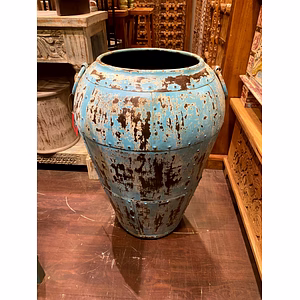 Iron Vintage Pot - Vintage Charm and Durability for Your Garden