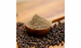 Black pepper powder