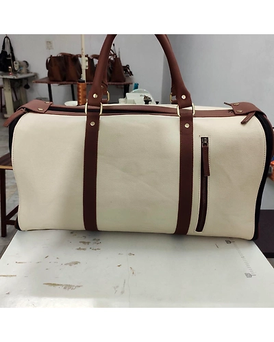 Customizable Luxury Travel Bag: Style, Function, and Personalization in One-12656055