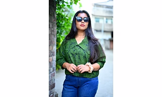 GREEN BATIK WIDE COLLAR CROP TOP