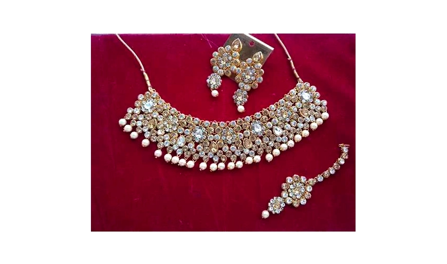 Artificial Jewellery Mirror Necklace: A Timeless Trend