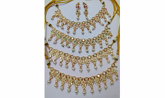 Vilandi Pachi Kundan Fancy Necklace Set