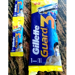 gillette guard razor and 3 carts