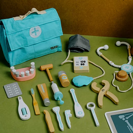nesta toys wooden doctor role play set