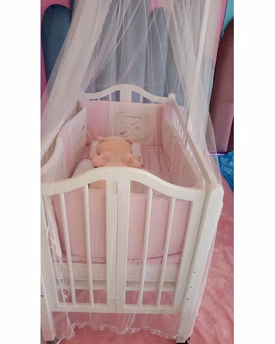 Wooden Baby Cot with Complete Sleep Set-2
