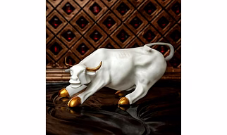 Elegant Charging Bull Figurine with Golden Accents – Home Decor Sculpture by P&R Groups