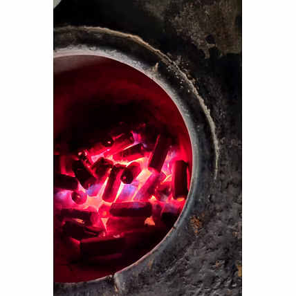 Round shaped coconut shell charcoal briquettes-2