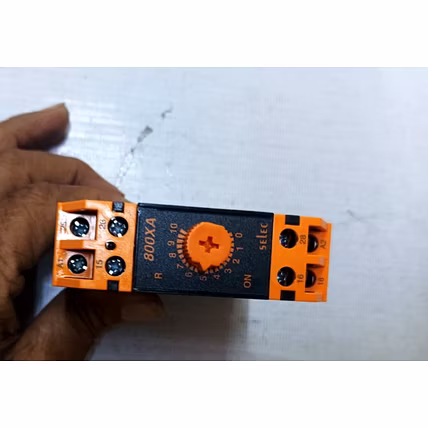 SELEC 800XA On delay / Interval, 8 Time Ranges, Universal supply-1