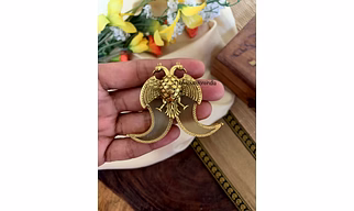 Huli uguru pendant