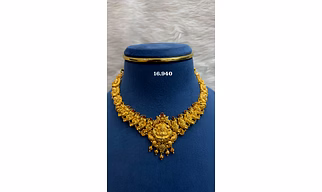 Less weight antique necklace