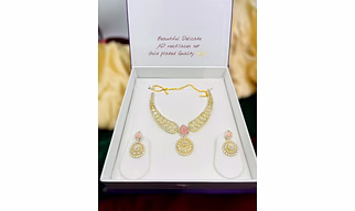 Premium Diamond Women's Fashion Necklace Set
