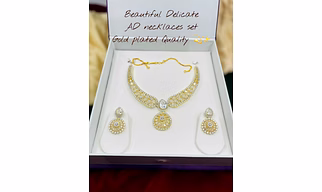 Premium Diamond Women's Fashion Necklace Set