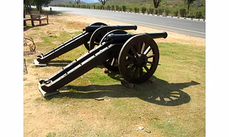 Iron wooden decorative cannon pair