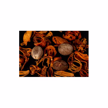 Whole Nutmeg and mace-12762549