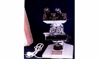 Cryo's Trinocular Microscope