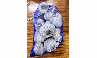 Fresh Garlic Wholesale – Bhagat BOM Garlic - Top Garlic Weight - 250gm | Fresh garlic Mesh Bag wholesale Fresh loose garlic for B2B Importers, Wholesalers and Distributors – Bhagat Brothers