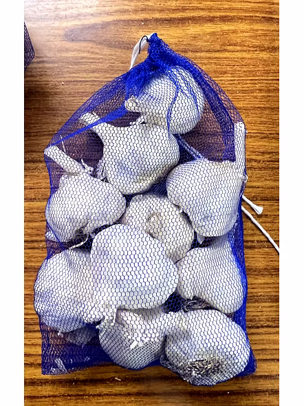 Fresh Garlic Wholesale – Bhagat BOM Garlic - Top Garlic Weight - 250gm | Fresh garlic Mesh Bag wholesale Fresh loose garlic for B2B Importers, Wholesalers and Distributors – Bhagat Brothers