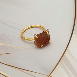 dua strawberry quartz rough ring – raw gemstone adjustable gold ring