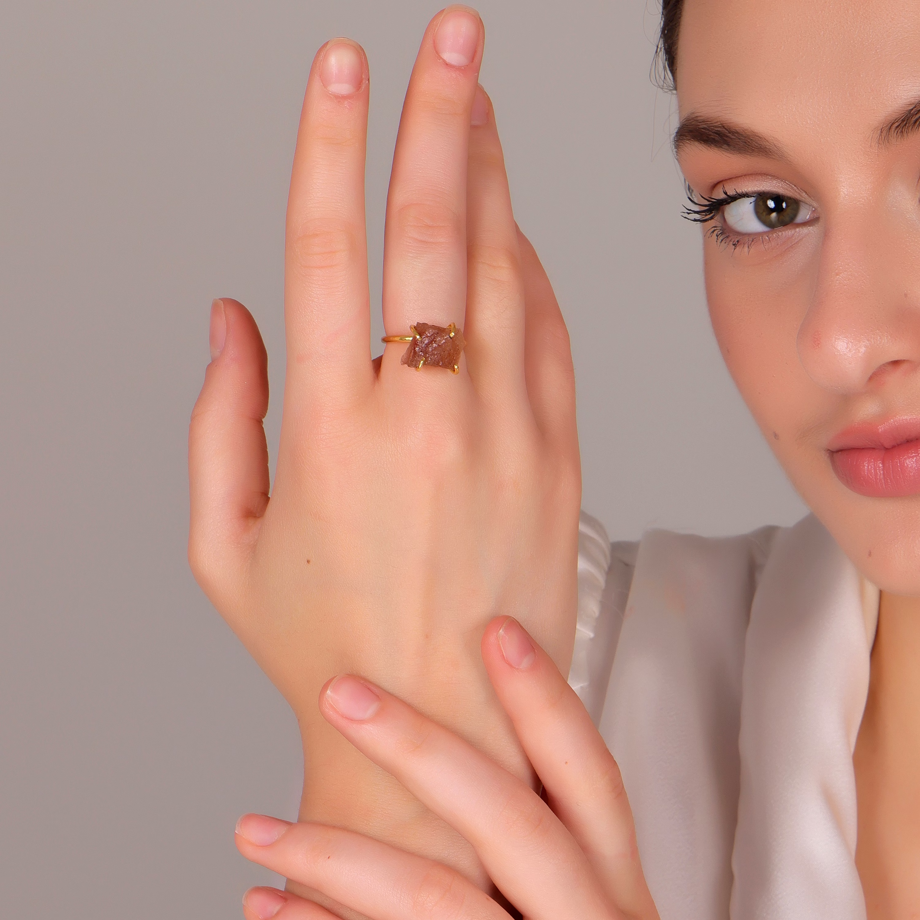 Dua Strawberry Quartz Rough Ring – Raw Gemstone Adjustable Gold Ring image 6