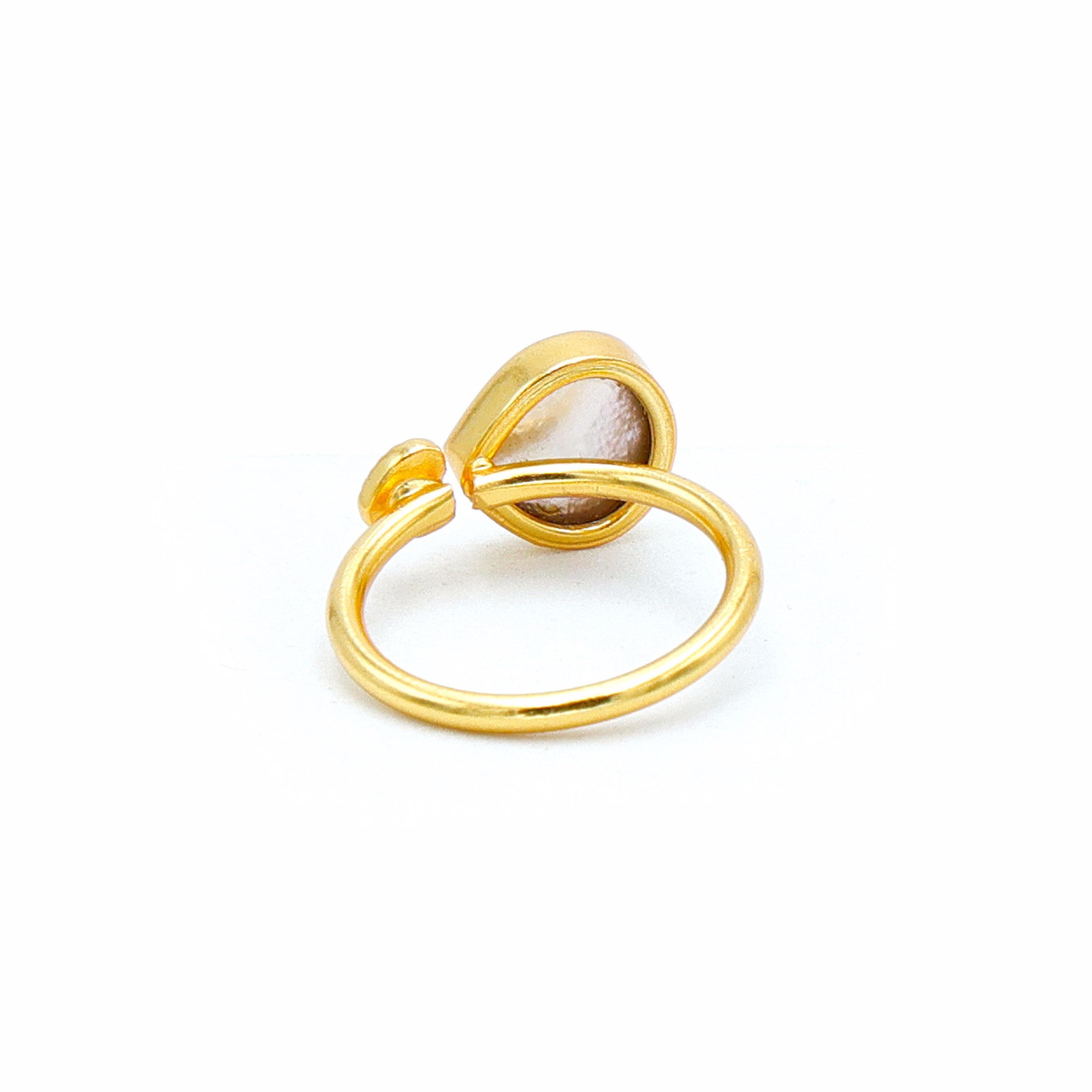 Dua Mother of Pearl Heart Ring – Romantic Gold-Plated Pearl Jewelry, Timeless Elegance image 4