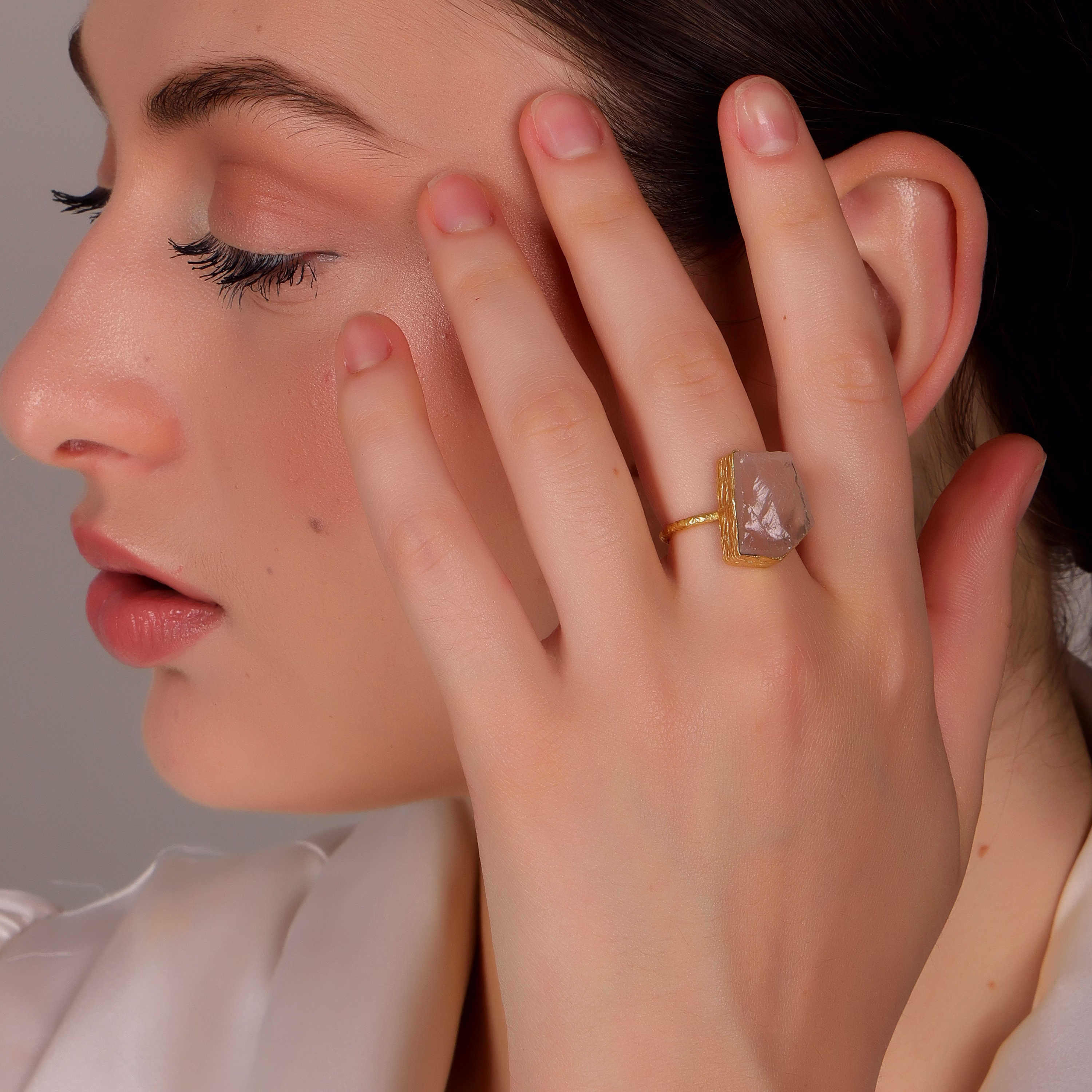 Dua Rose Quartz Unshape Ring – Chic Pink Gemstone Love Ring for Women image 6