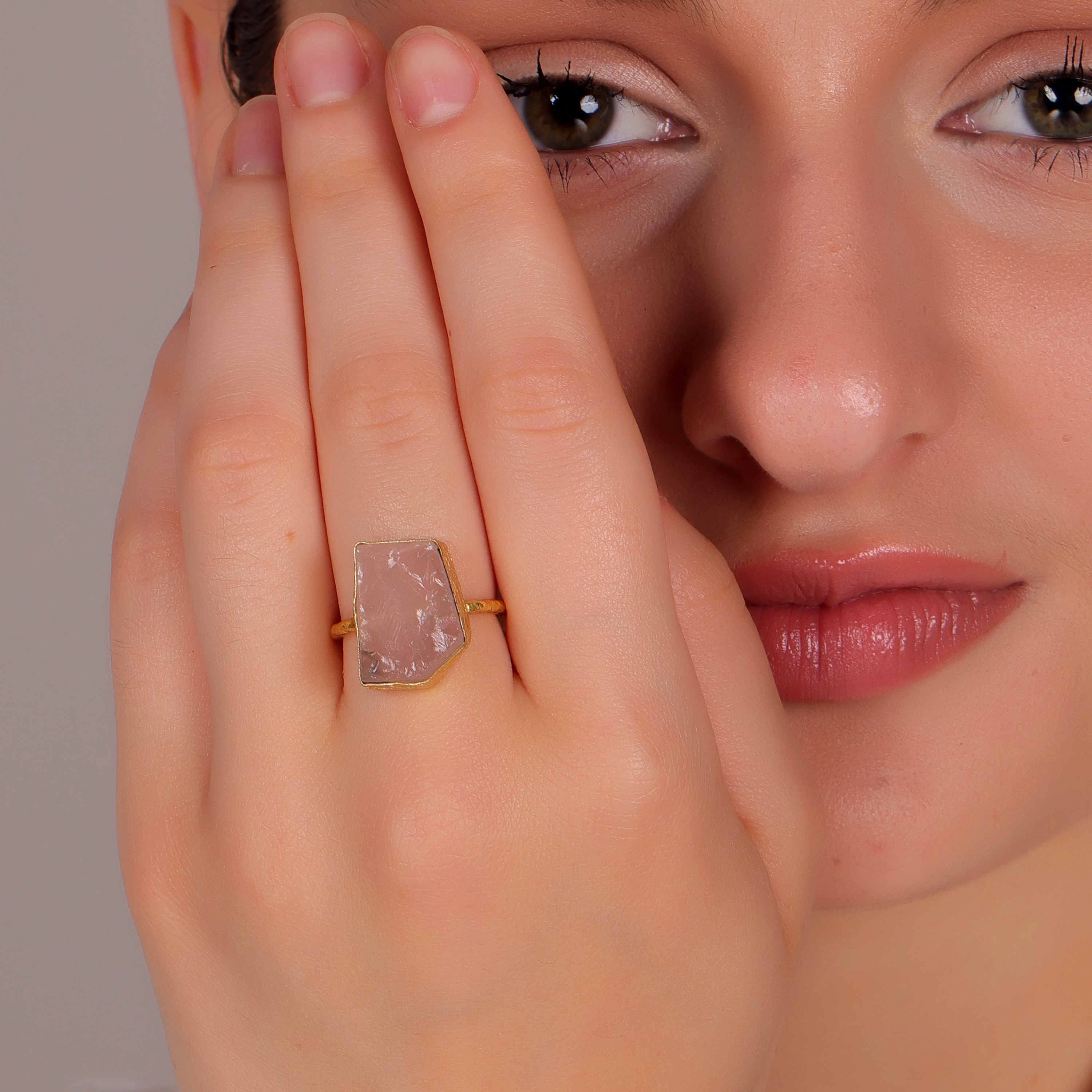 Dua Rose Quartz Unshape Ring – Chic Pink Gemstone Love Ring for Women image 5