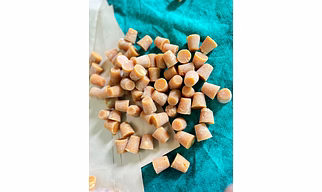 jaggery cube and natural powder