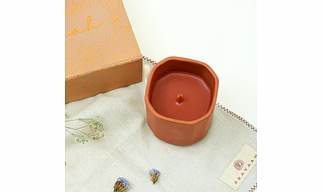 Gilli Mitti Soy Wax Candle Small Hand Poured Terracotta Pot