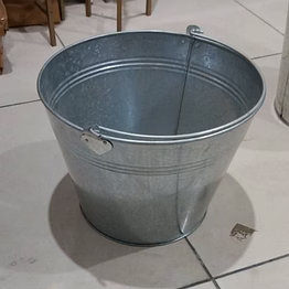 srishti export iron bucket