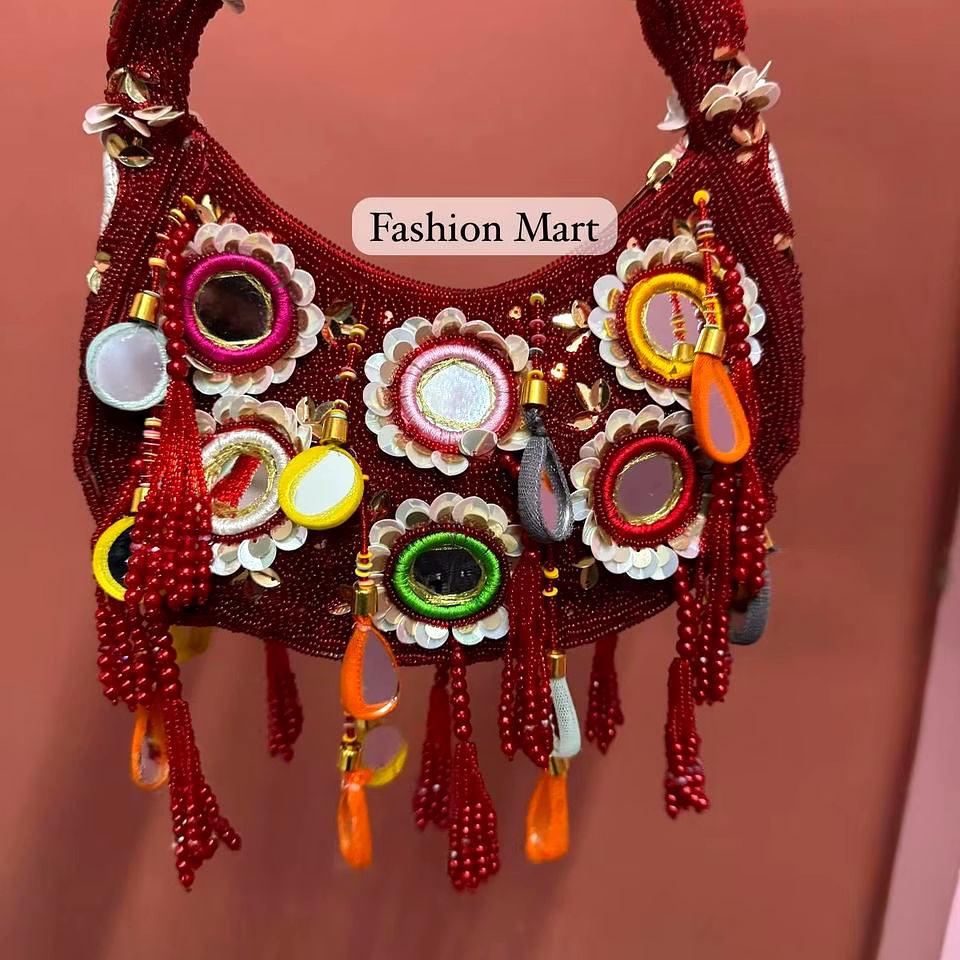custom-logo moon-shaped women's handbags for retailers
