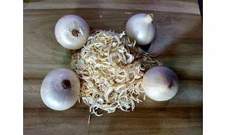 Dehydrated white onion